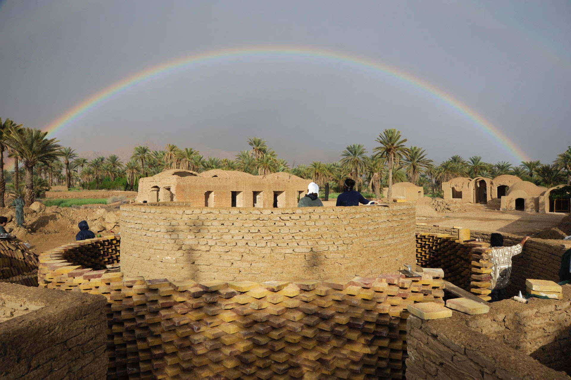 <p>This project is in Esfahak, an old village in the south Khorasan province, Iran, near city of Tabas, in a context abandoned after an earthquake happened in 1978, forced villagers settling in new built houses next to the old village.</p>