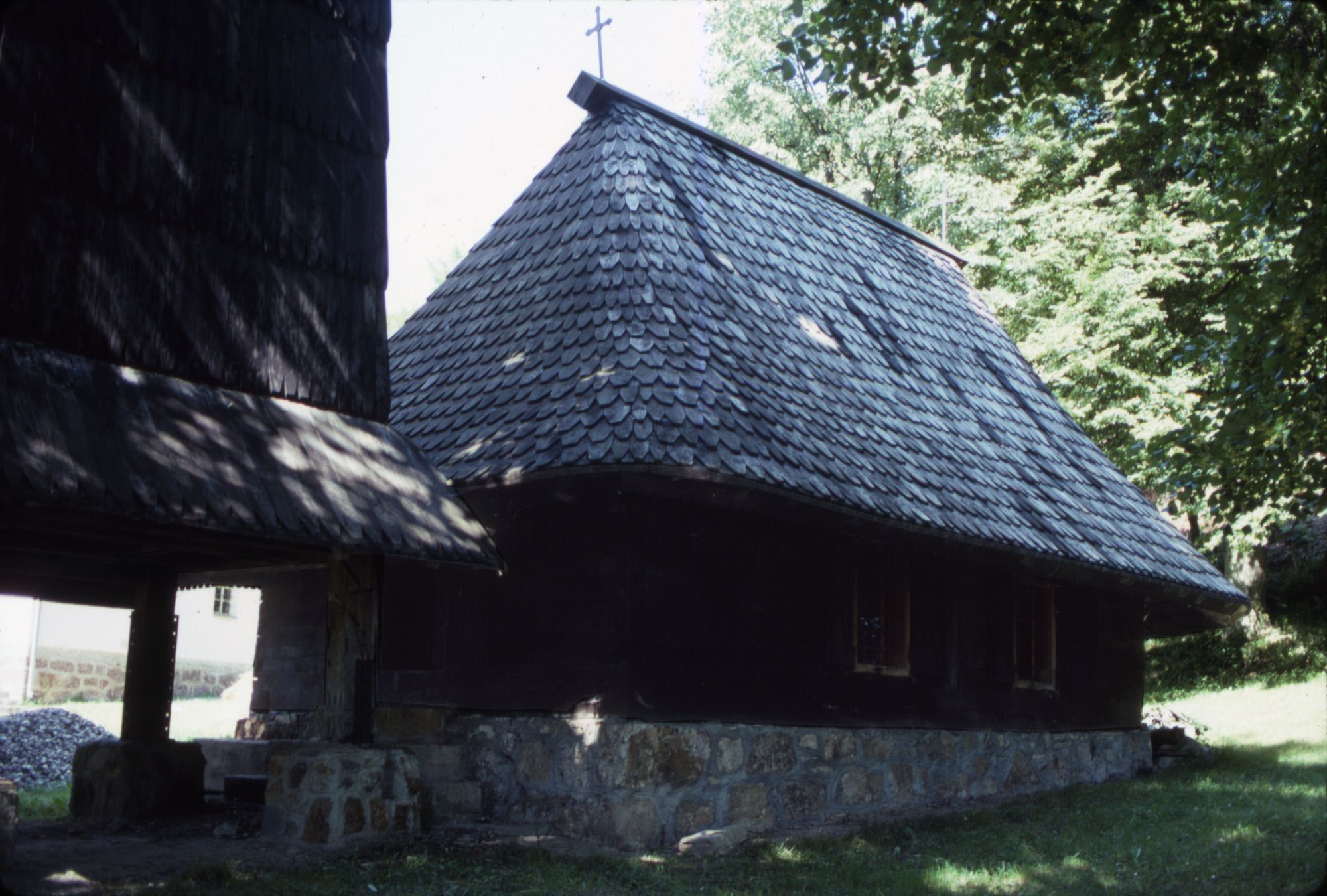 <p>The chapel's oak base member originally rested on the ground until a stone base was added during the last decade of the 19th century. The entry, on the west end of the chapel, is reached by ascending stone steps. The roof structure is constructed by a framework of rafters. The roof cap member does not serve as a ridge beam. The present windows are larger than the original windows according to records.</p>