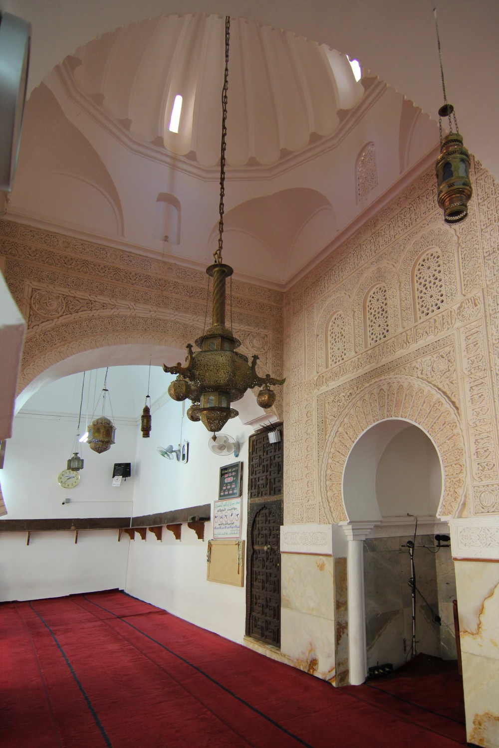 Side view of the mihrab showing dome supported by squinches