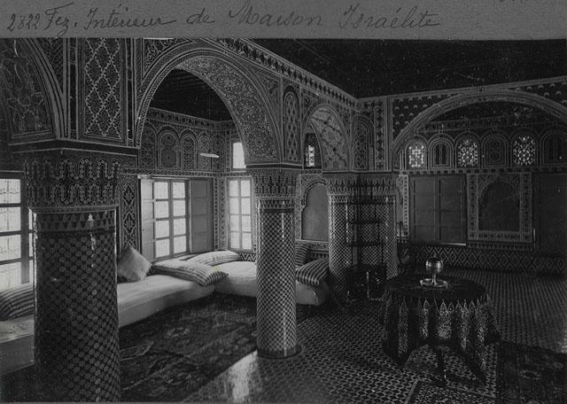 Jewish Residences of Fez - Interior view of living room in a Jewish household (probably Marinid) / "Fez, Intérieur de Maison Israélite"