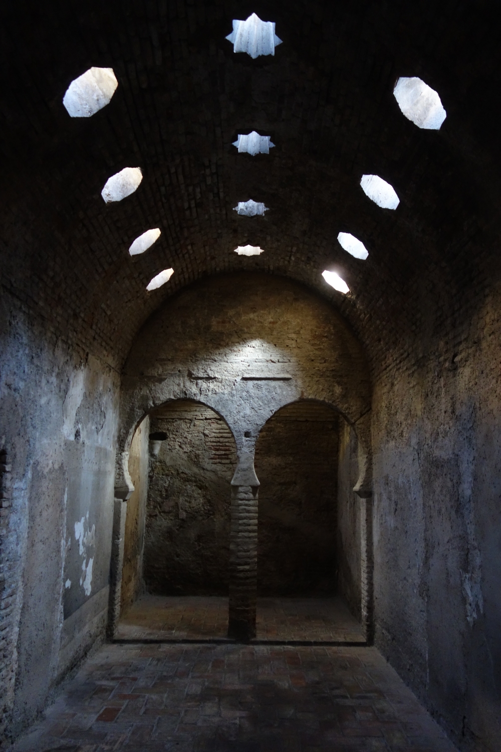 Interior, chamber with vaulted ceiling