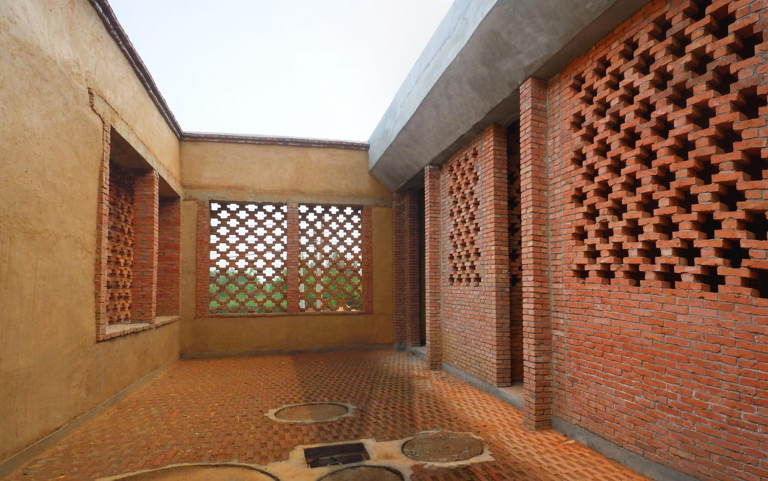 Courtyard with underground biogas system
