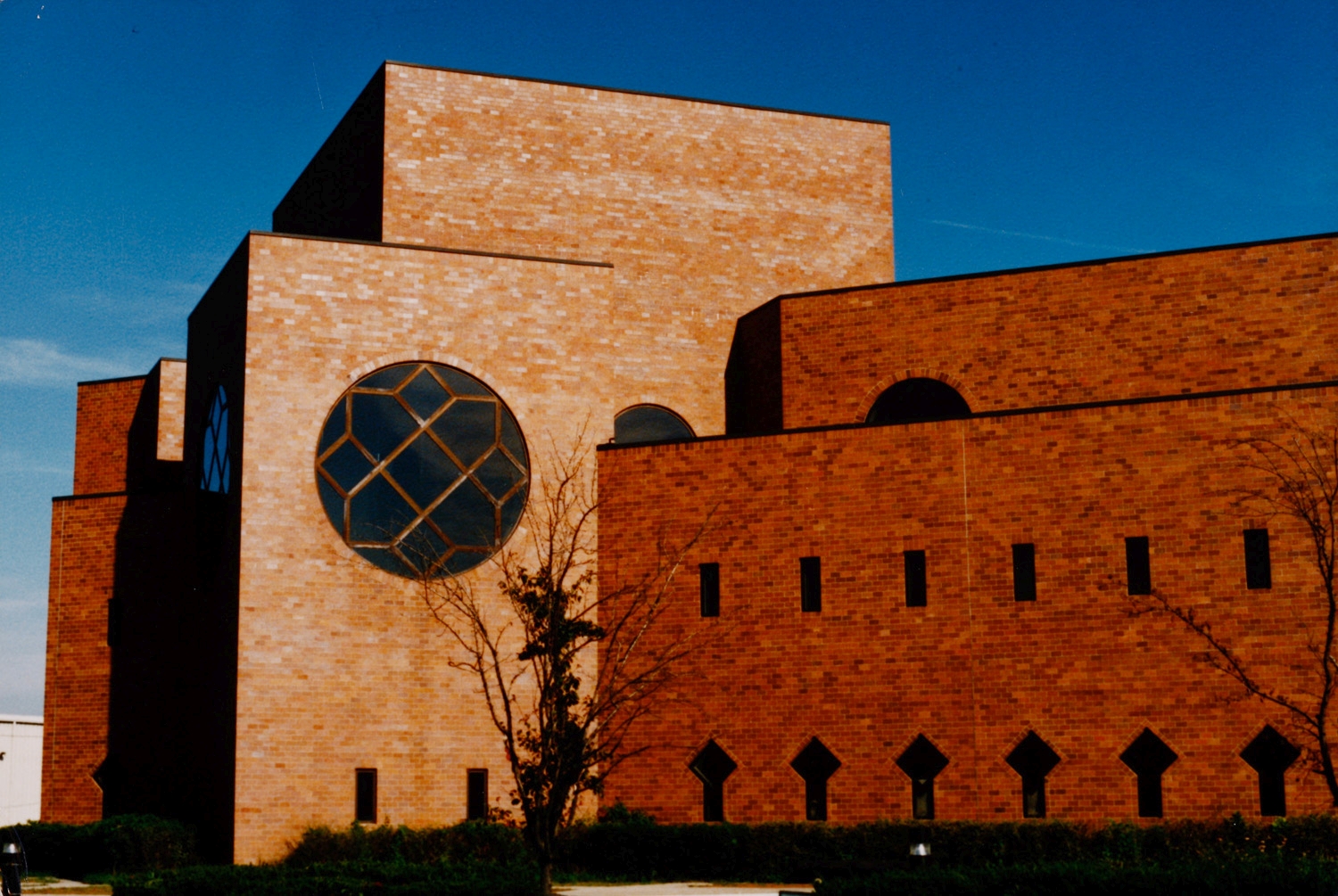 Exterior, facade with round window