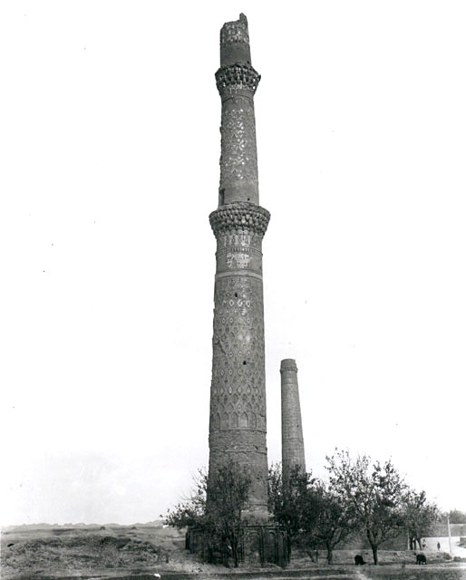 Madrasah-i Gawhar Shad - View of the madrasa minaret from south, with a minaret of Sultan Husain Barquq's Madrasa seen behind
