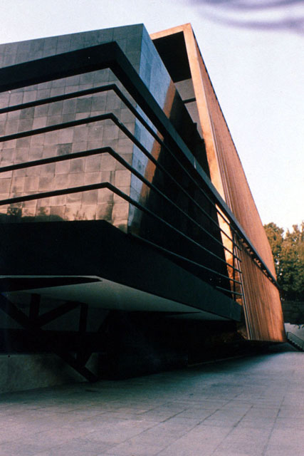 Exterior view, showing cantilevered walkway