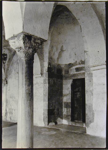 Mausoleum of Abu Huraira - Porch