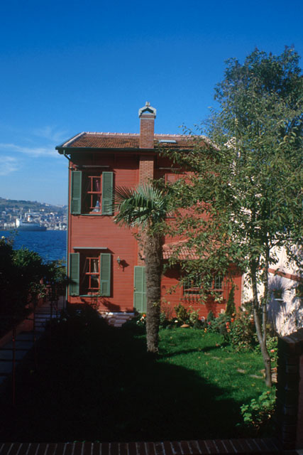 Evin Residence - Exterior view to façade