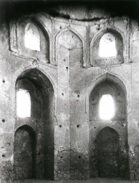 Interior view of corner with windows and squinch