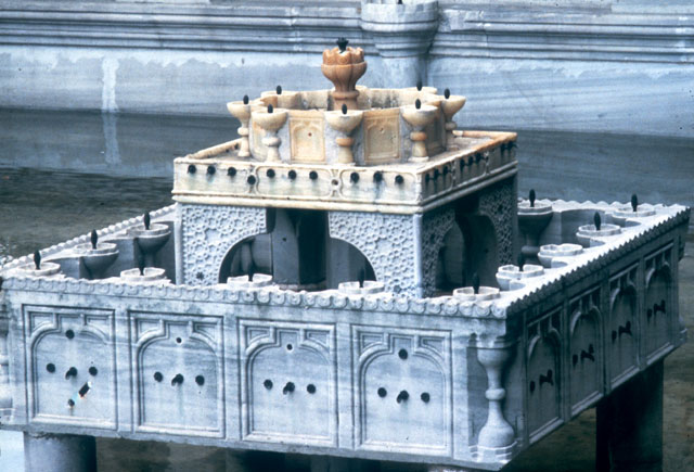 The Fourth Court - Detailed view of marble fountain at the center of the pool of Süleyman I in the Fourth Court.  Built in the sixteenth century, the fountain emits sparkling jets of water that merge with water from nineteen spigots around the pool