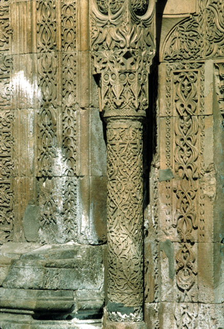Freestanding column of west portal