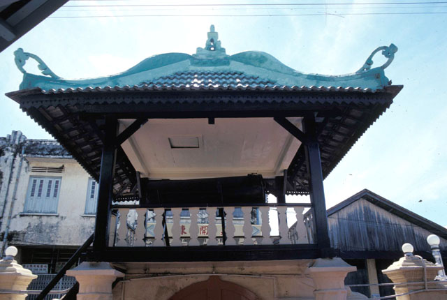 Upward view of entry gate pavillion from interior of mosque complex
