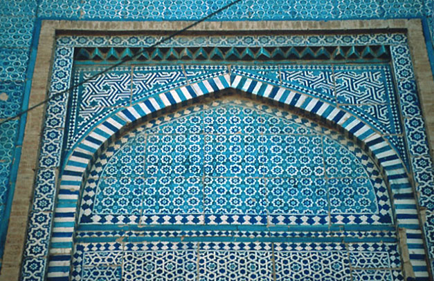Exterior detail of tile arch