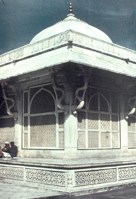 Salim Chishti Tomb - Detail of the ornamentation at the tomb