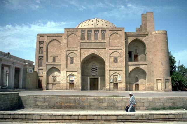 Side facade of Khanqah.