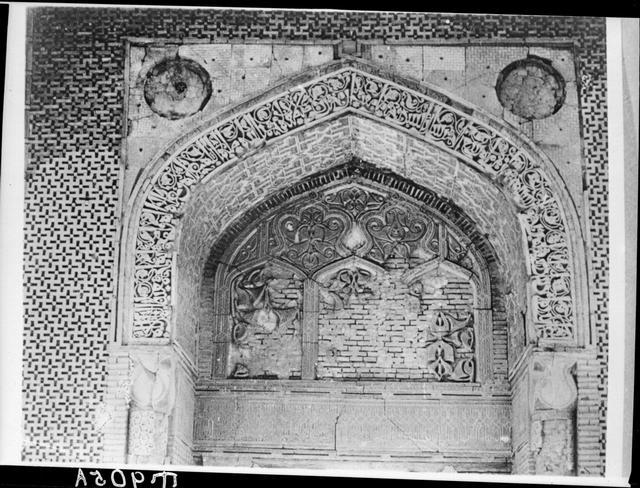 Detail of extrado, tympanum and doorhead of the central portal of Jalal al-Din Hussein's tomb