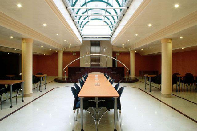 Interior view of meeting room with glazed vault below courtyard