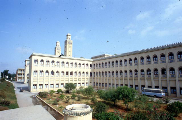 Courtyard façade to Hussein-Dey Islamic School