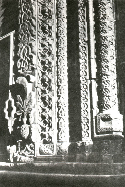 Exterior detail, portal jamb