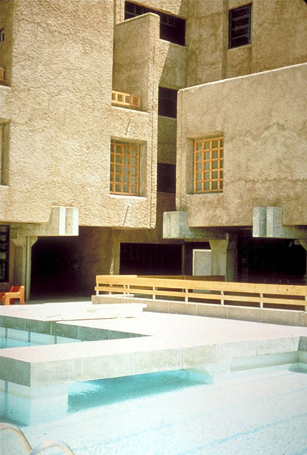 <p>Courtyard, pool and patio area</p>