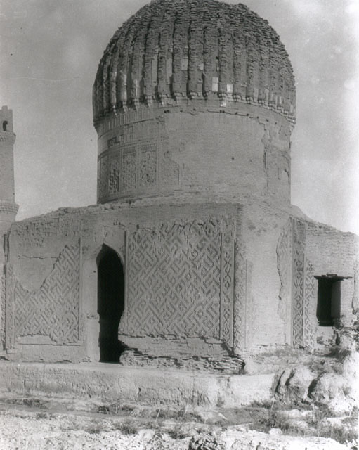 Madrasah-i Gawhar Shad - Exterior view of the mausoleum, showing north elevation with Kufic decorative pattern and ribbed dome; the qibla apse appears on the right