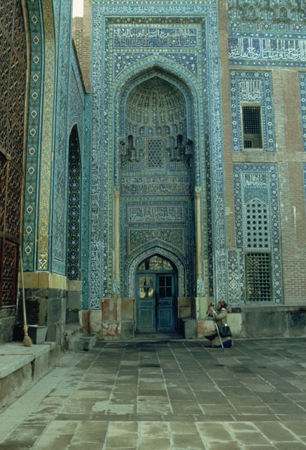 Imamzadah Shaykh Ṣafi al-Din Ardabili - Courtyard view showing Dar al-Huffaz pishtaq with wooden lattice of Jannatara iwan seen in the left foreground
