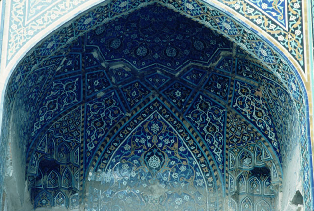 Imamzadah Shaykh Ṣafi al-Din Ardabili - Courtyard detail showing tiled vault of small iwan to the right of the central iwan of Jannatara