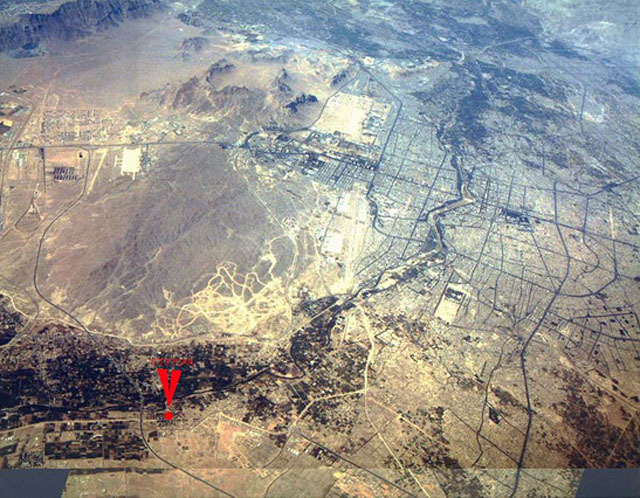 Aerial photograph of Isfahan showing the house's location outside the city
