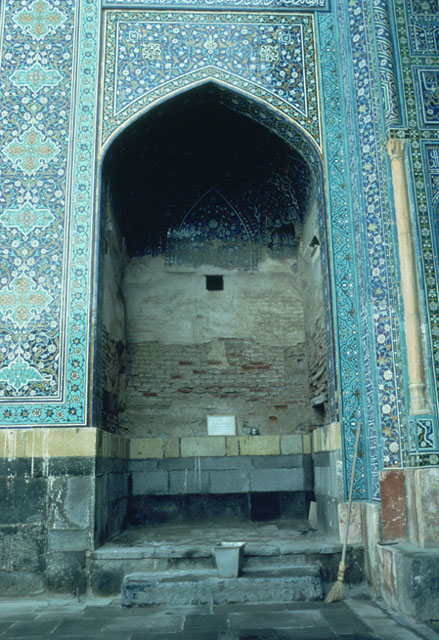 Imamzadah Shaykh Ṣafi al-Din Ardabili - Courtyard view of small iwan to the right of the central iwan of Jannatara