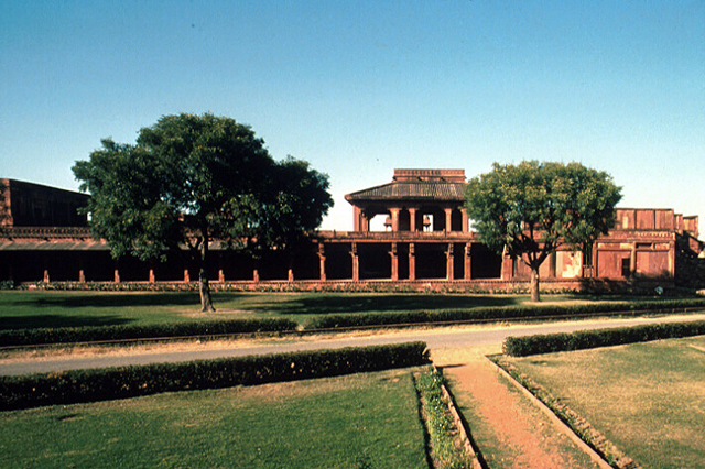 Exterior view of the Diwan-i Am (General Audience Hall)