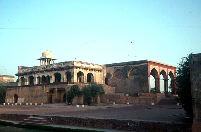 Exterior view showing overall building with chatthri