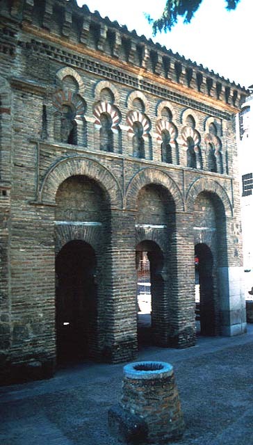 Mezquita del Cristo de la Luz - South façade with tripartite entrance and polylobed arches
