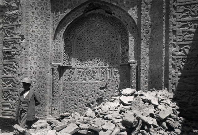 Interior view with lower section of southwest wall showing niche and framing stucco kufic frieze