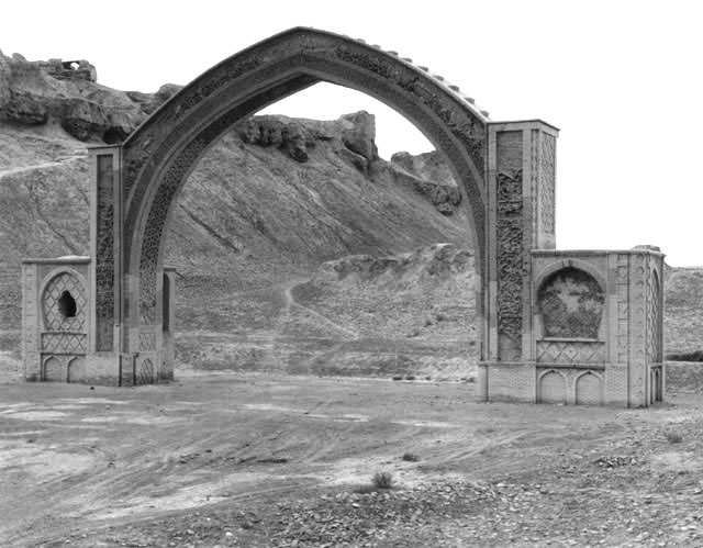 Front view of arch from northeast
