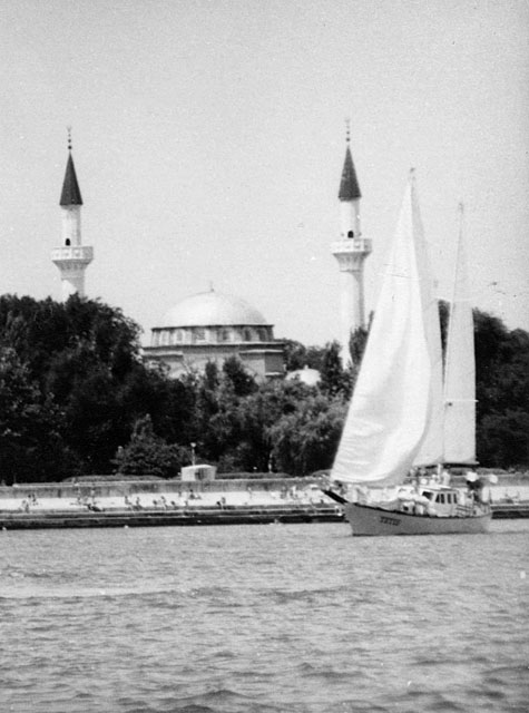 Exterior view from Yevpatoria bay, with sailboat and beach