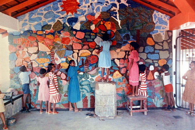 Children painting wall, Piliyandala