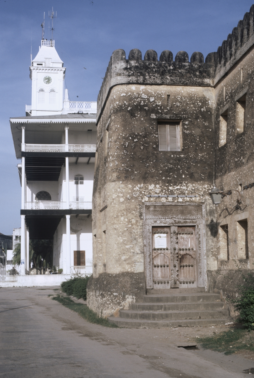 Front veranda of the palace (at left) from the south, with Old Fort tower in the foreground