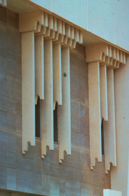 Front façade, detail
