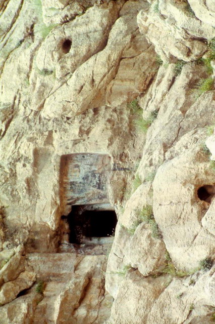 Median catacombs, Zoroastrian temple