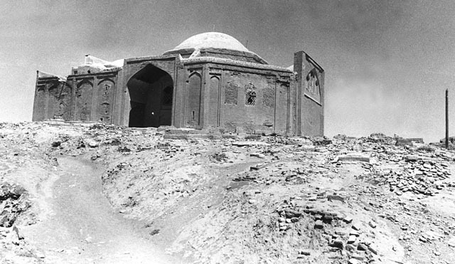 Abdullah b. Muawiyah Shrine - Exterior view from south