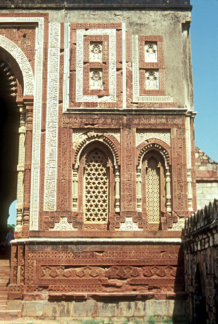 Alai Darwaza - View of the right hand side of southern elevation showing the decoration scheme in carvings and color