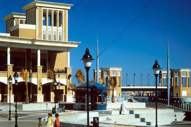Al-Sharq Waterfront - View of piazza