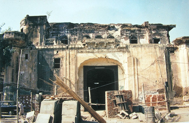 Main gate of the Khusal Singh Haveli before restoration