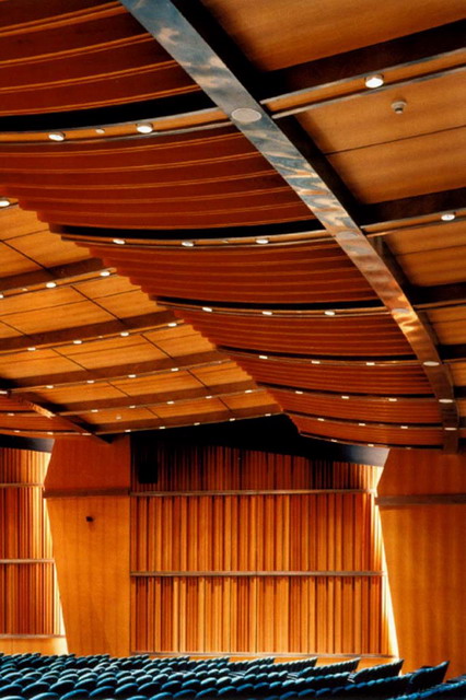 Is Sanat / Istanbul hall, auditorium with adjustable sidewall panels that electronically rotate to accommodate diverse acoustic requirements