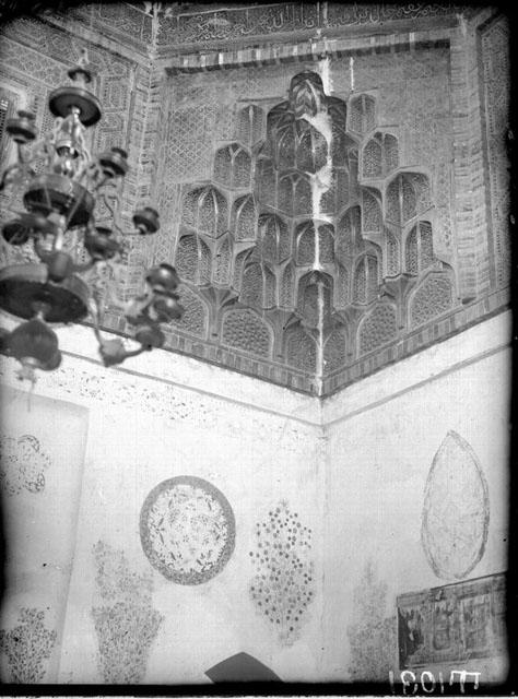 Interior, the octagonal zone of transition with muqarnas squinch