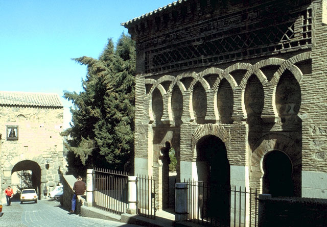 View past the Rab-al-Mardum mosque  to the Puerta del Christo