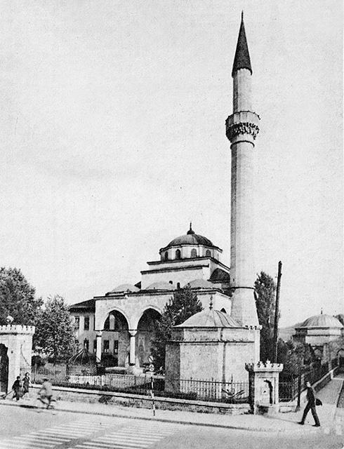 View of the mosque and two mausolea (Ferhad Pasha's tomb is the one to the right)