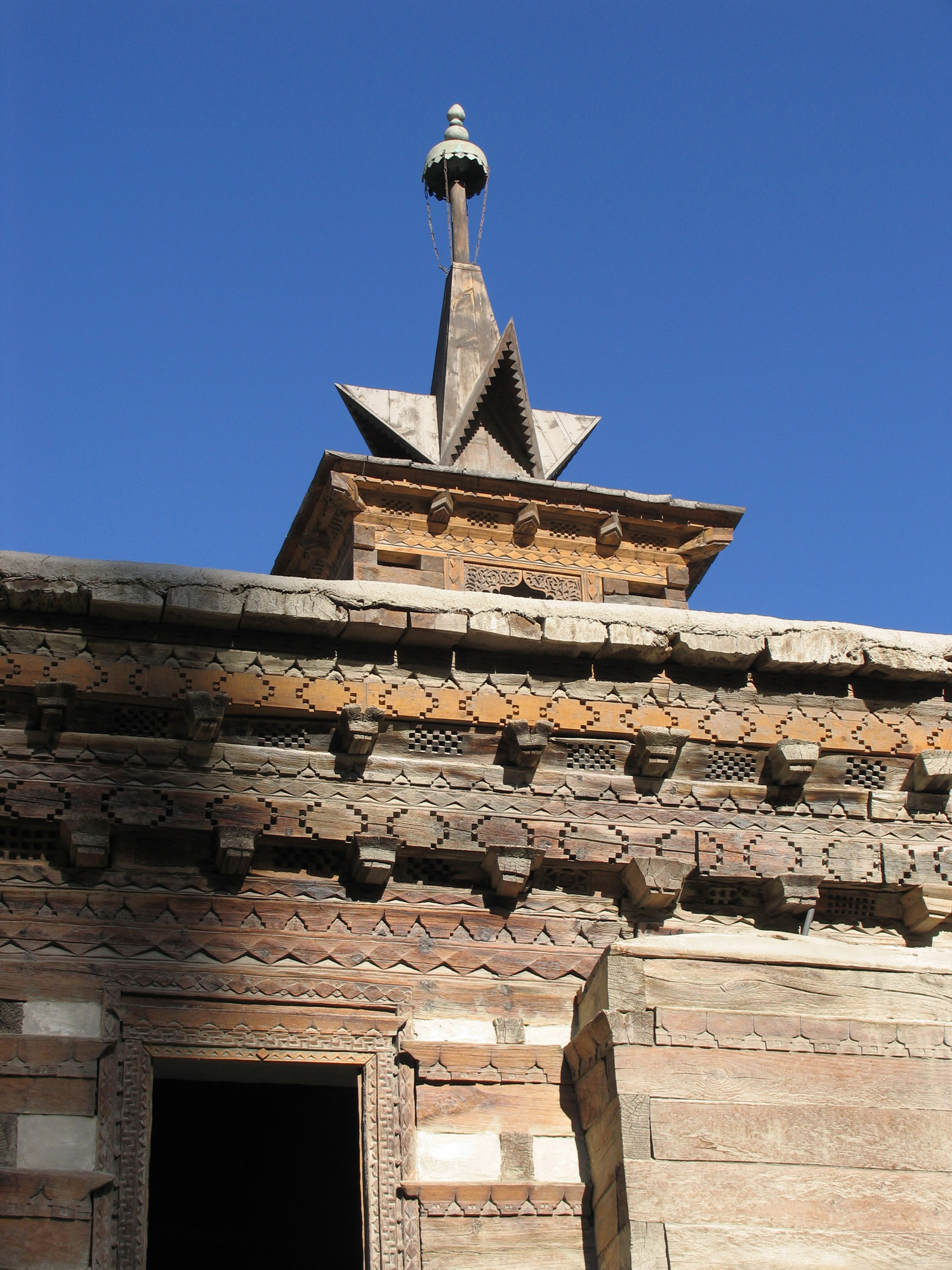 Amburiq mosque cornices and tibeten tower