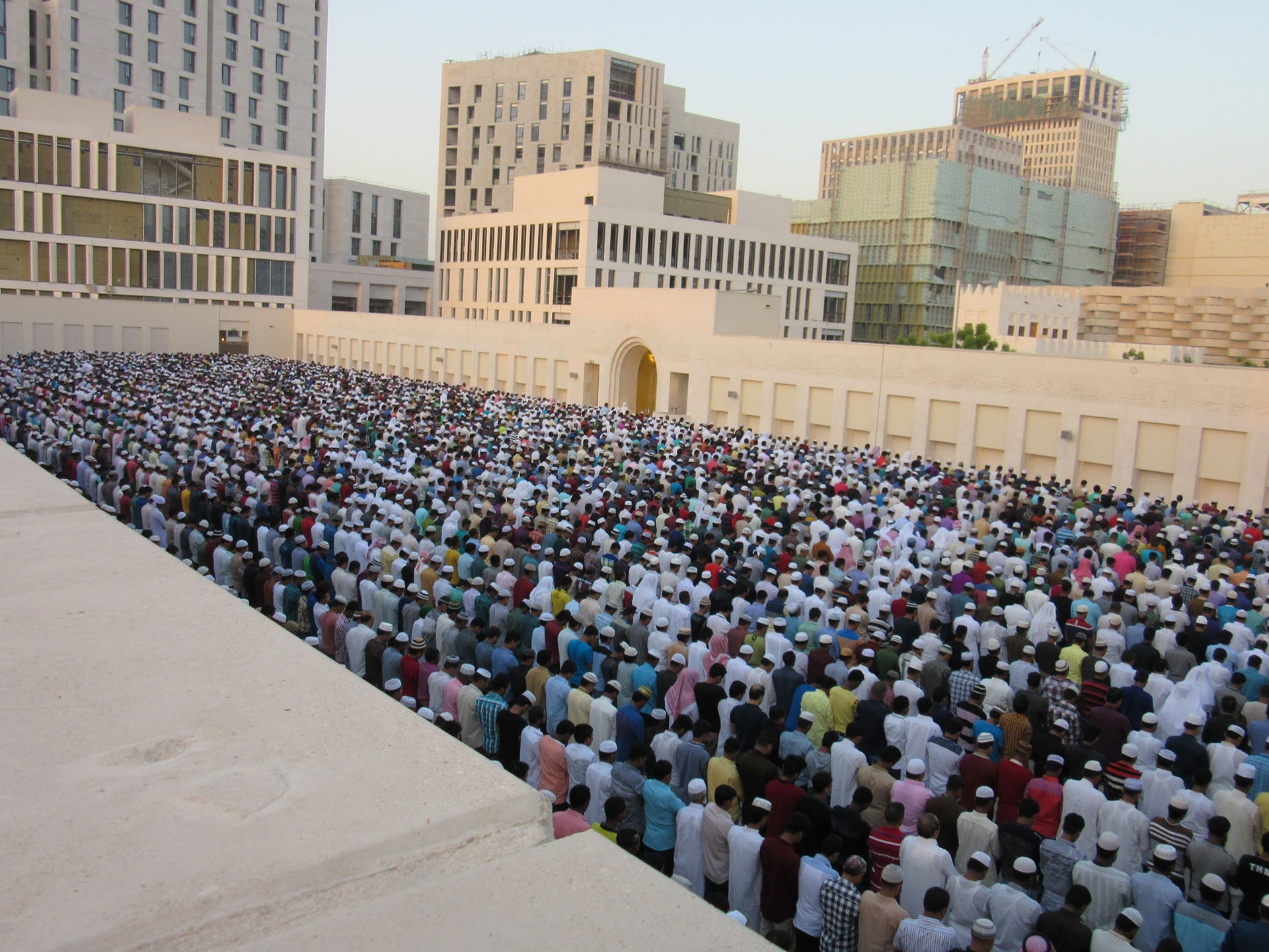 <p>Prayers at Qibla Wall</p>