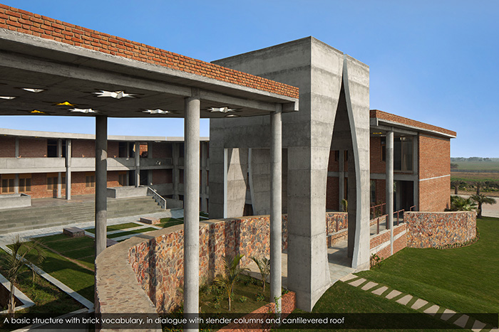 A basic structure with brick vocabulary, in dialogue with slender columns and cantilevered roof
