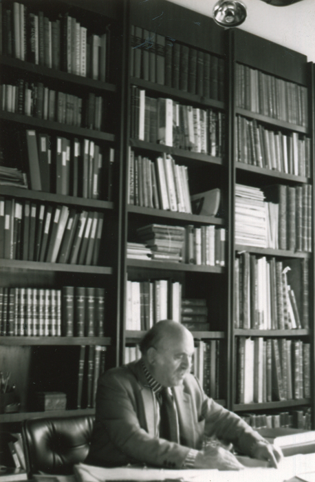 <p>Working in his library, London, UK</p>